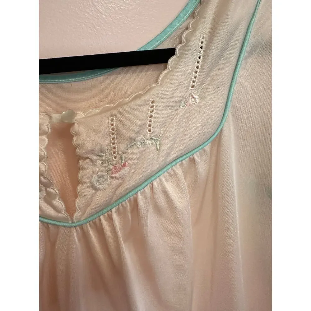 Glencraft Lingerie Vintage Nylon Cream Nightgown Medium